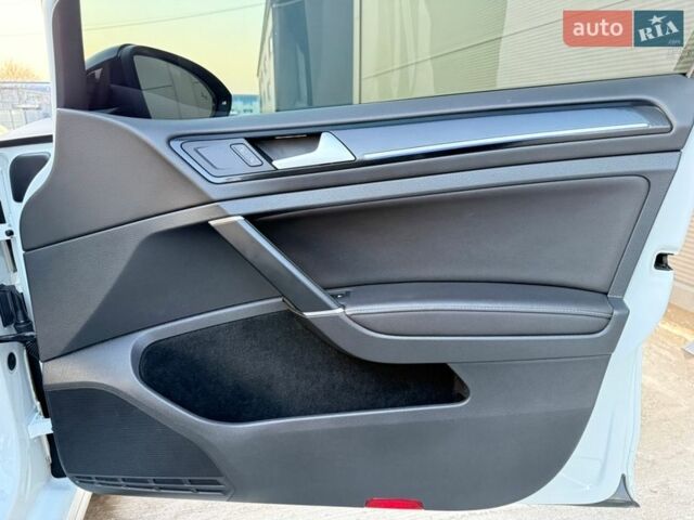 Білий Фольксваген Гольф Р, об'ємом двигуна 2 л та пробігом 138 тис. км за 17499 $, фото 73 на Automoto.ua