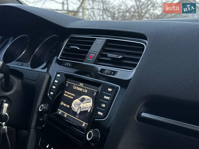 Белый Фольксваген Гольф Р, объемом двигателя 0 л и пробегом 130 тыс. км за 16750 $, фото 4 на Automoto.ua