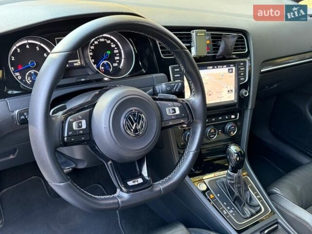 Белый Фольксваген Гольф Р, объемом двигателя 1.98 л и пробегом 137 тыс. км за 19000 $, фото 15 на Automoto.ua