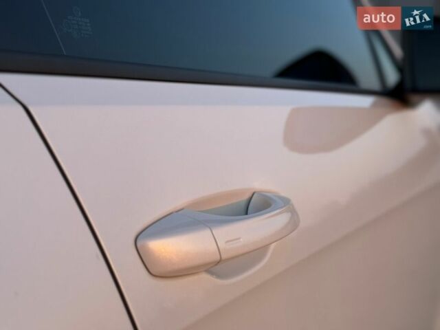 Білий Фольксваген Гольф Р, об'ємом двигуна 2 л та пробігом 138 тис. км за 17499 $, фото 32 на Automoto.ua