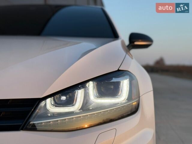 Білий Фольксваген Гольф Р, об'ємом двигуна 2 л та пробігом 138 тис. км за 17499 $, фото 26 на Automoto.ua