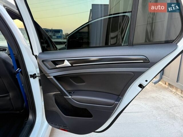 Білий Фольксваген Гольф Р, об'ємом двигуна 2 л та пробігом 138 тис. км за 17499 $, фото 74 на Automoto.ua