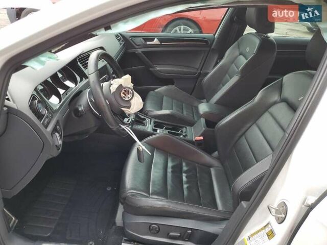 Белый Фольксваген Гольф Р, объемом двигателя 2 л и пробегом 104 тыс. км за 3000 $, фото 6 на Automoto.ua