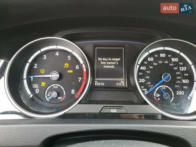 Белый Фольксваген Гольф Р, объемом двигателя 2 л и пробегом 104 тыс. км за 3000 $, фото 8 на Automoto.ua