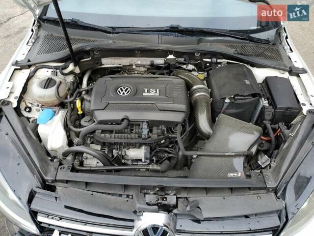Белый Фольксваген Гольф Р, объемом двигателя 2 л и пробегом 104 тыс. км за 3000 $, фото 10 на Automoto.ua