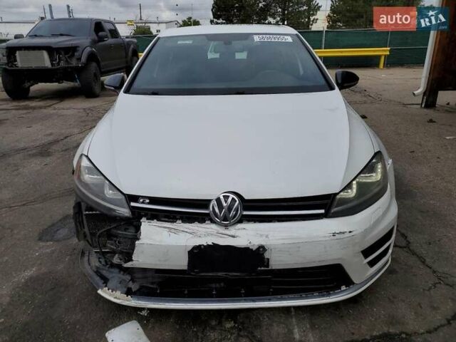 Белый Фольксваген Гольф Р, объемом двигателя 2 л и пробегом 104 тыс. км за 3000 $, фото 4 на Automoto.ua