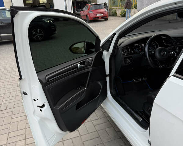 Белый Фольксваген Гольф Р, объемом двигателя 1.97 л и пробегом 154 тыс. км за 22000 $, фото 11 на Automoto.ua