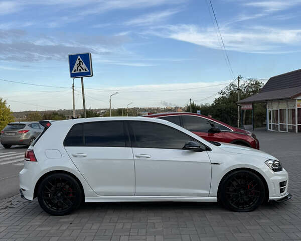 Белый Фольксваген Гольф Р, объемом двигателя 1.97 л и пробегом 154 тыс. км за 22000 $, фото 8 на Automoto.ua