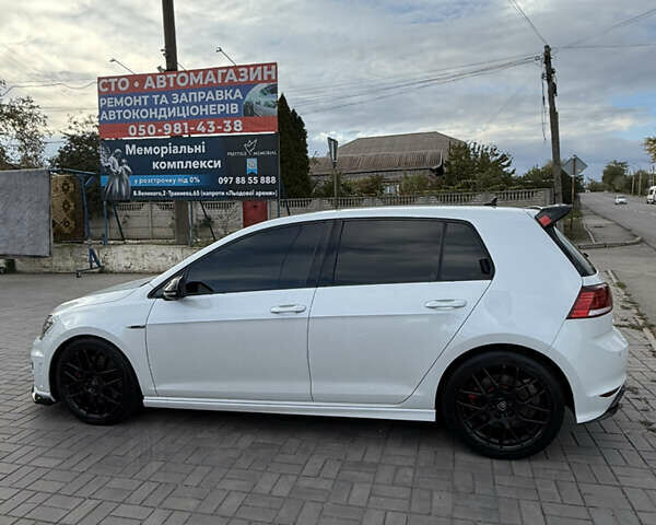 Белый Фольксваген Гольф Р, объемом двигателя 1.97 л и пробегом 154 тыс. км за 22000 $, фото 5 на Automoto.ua