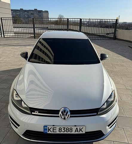 Белый Фольксваген Гольф Р, объемом двигателя 2 л и пробегом 129 тыс. км за 21000 $, фото 4 на Automoto.ua
