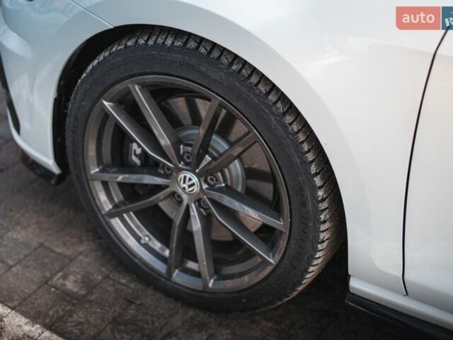 Белый Фольксваген Гольф Р, объемом двигателя 1.97 л и пробегом 57 тыс. км за 25499 $, фото 15 на Automoto.ua