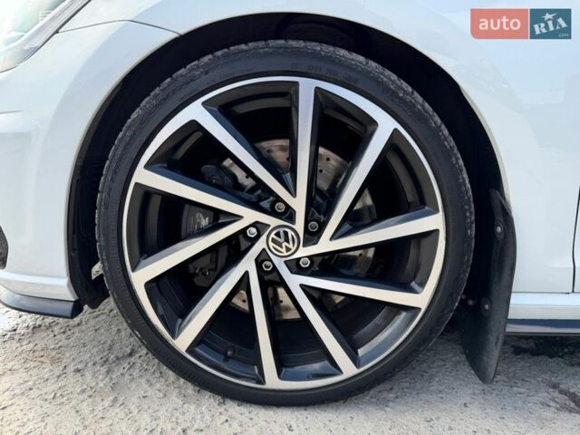 Белый Фольксваген Гольф Р, объемом двигателя 2 л и пробегом 85 тыс. км за 27800 $, фото 3 на Automoto.ua