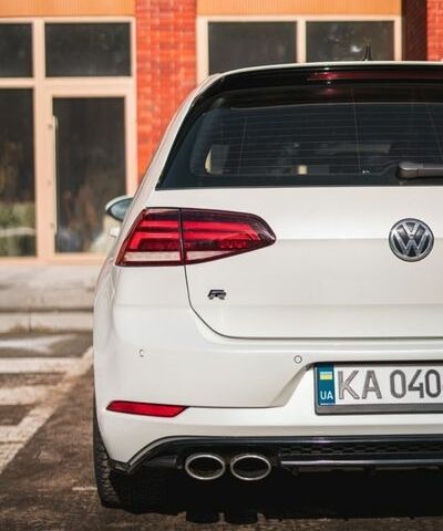 Белый Фольксваген Гольф Р, объемом двигателя 1.97 л и пробегом 57 тыс. км за 25499 $, фото 60 на Automoto.ua