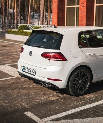 Белый Фольксваген Гольф Р, объемом двигателя 1.97 л и пробегом 57 тыс. км за 25499 $, фото 62 на Automoto.ua