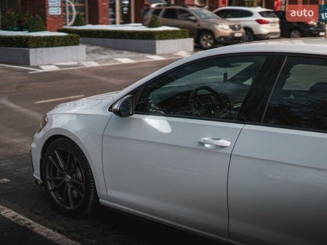 Белый Фольксваген Гольф Р, объемом двигателя 1.97 л и пробегом 57 тыс. км за 25499 $, фото 11 на Automoto.ua