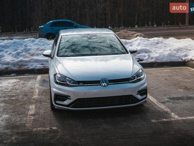 Белый Фольксваген Гольф Р, объемом двигателя 1.97 л и пробегом 57 тыс. км за 25499 $, фото 1 на Automoto.ua