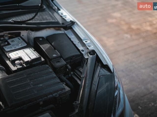 Белый Фольксваген Гольф Р, объемом двигателя 1.97 л и пробегом 57 тыс. км за 25499 $, фото 33 на Automoto.ua