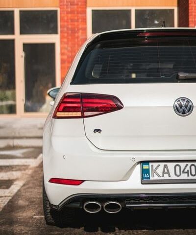 Белый Фольксваген Гольф Р, объемом двигателя 1.97 л и пробегом 57 тыс. км за 25499 $, фото 64 на Automoto.ua