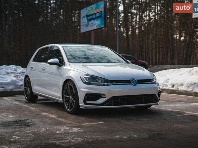 Белый Фольксваген Гольф Р, объемом двигателя 1.97 л и пробегом 57 тыс. км за 25499 $, фото 6 на Automoto.ua