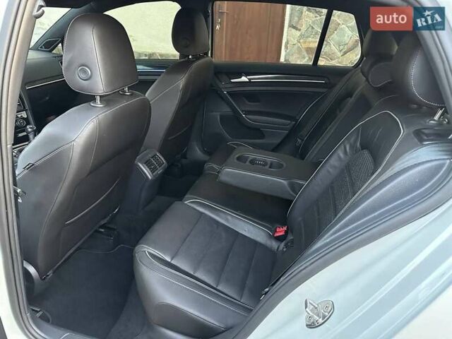 Білий Фольксваген Гольф Р, об'ємом двигуна 1.97 л та пробігом 64 тис. км за 26700 $, фото 32 на Automoto.ua