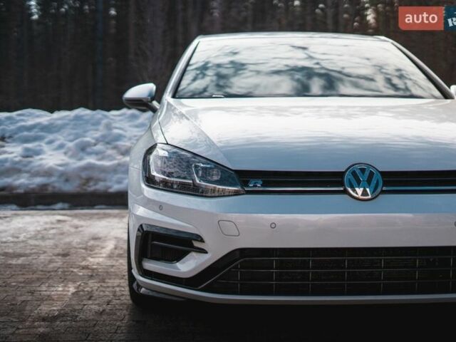 Белый Фольксваген Гольф Р, объемом двигателя 1.97 л и пробегом 57 тыс. км за 25499 $, фото 22 на Automoto.ua
