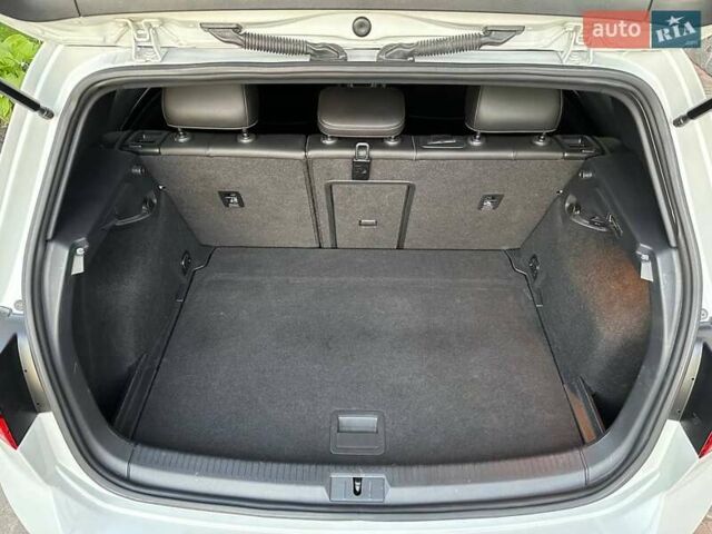 Білий Фольксваген Гольф Р, об'ємом двигуна 1.97 л та пробігом 64 тис. км за 26700 $, фото 42 на Automoto.ua