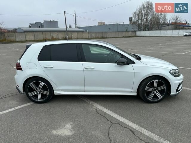 Білий Фольксваген Гольф Р, об'ємом двигуна 2 л та пробігом 70 тис. км за 24000 $, фото 1 на Automoto.ua