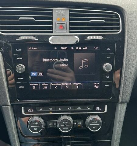 Білий Фольксваген Гольф Р, об'ємом двигуна 2 л та пробігом 70 тис. км за 24000 $, фото 8 на Automoto.ua