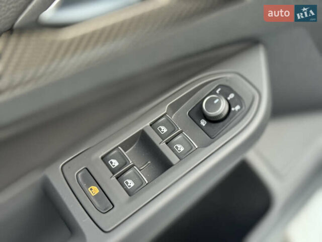 Білий Фольксваген Гольф Р, об'ємом двигуна 2 л та пробігом 33 тис. км за 46000 $, фото 45 на Automoto.ua