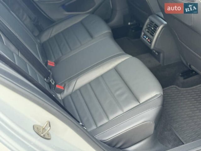 Білий Фольксваген Гольф Р, об'ємом двигуна 2 л та пробігом 33 тис. км за 46000 $, фото 28 на Automoto.ua