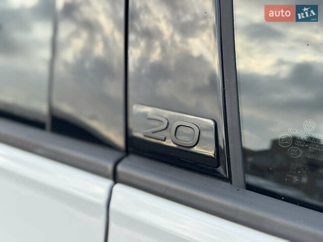 Білий Фольксваген Гольф Р, об'ємом двигуна 2 л та пробігом 33 тис. км за 46000 $, фото 16 на Automoto.ua