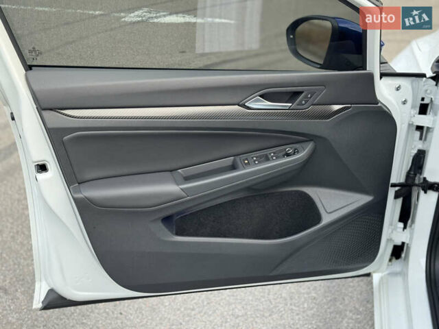 Білий Фольксваген Гольф Р, об'ємом двигуна 2 л та пробігом 33 тис. км за 46000 $, фото 21 на Automoto.ua