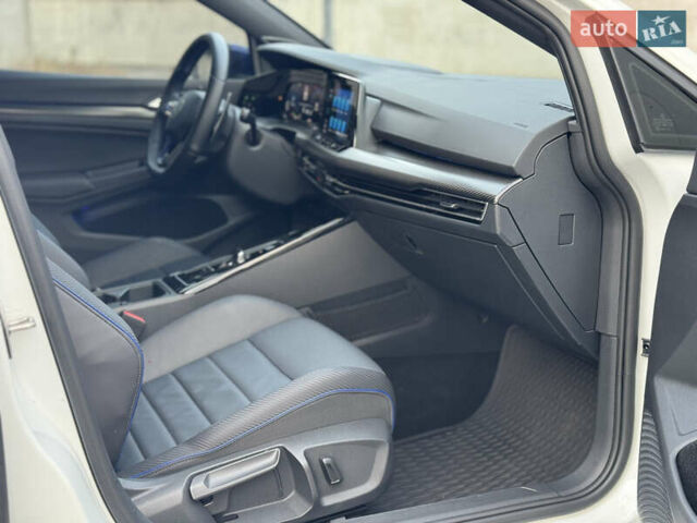 Білий Фольксваген Гольф Р, об'ємом двигуна 2 л та пробігом 33 тис. км за 46000 $, фото 31 на Automoto.ua