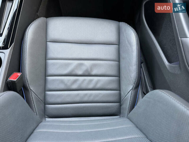 Білий Фольксваген Гольф Р, об'ємом двигуна 2 л та пробігом 33 тис. км за 46000 $, фото 41 на Automoto.ua