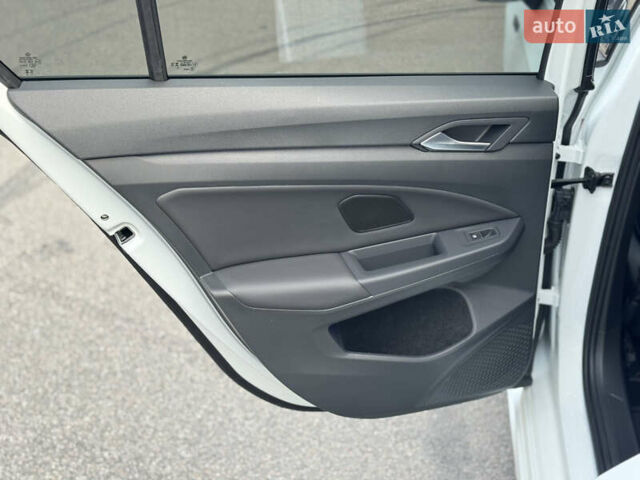 Білий Фольксваген Гольф Р, об'ємом двигуна 2 л та пробігом 33 тис. км за 46000 $, фото 25 на Automoto.ua