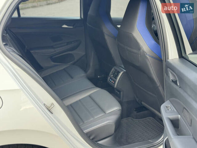 Білий Фольксваген Гольф Р, об'ємом двигуна 2 л та пробігом 33 тис. км за 46000 $, фото 27 на Automoto.ua