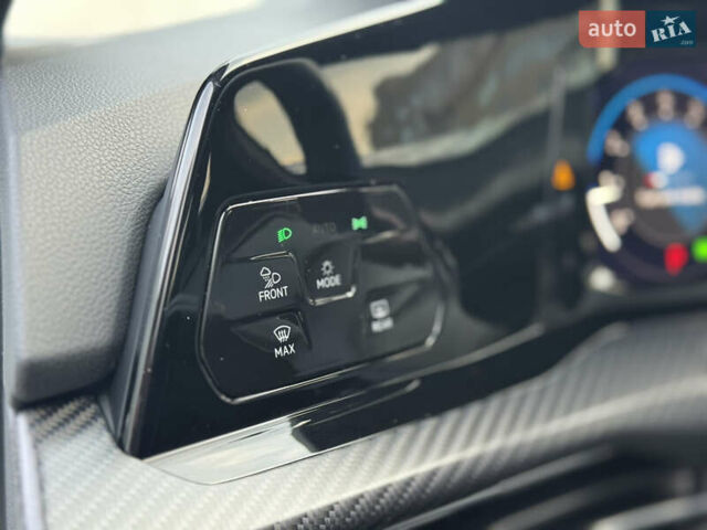 Білий Фольксваген Гольф Р, об'ємом двигуна 2 л та пробігом 33 тис. км за 46000 $, фото 44 на Automoto.ua