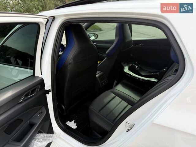 Білий Фольксваген Гольф Р, об'ємом двигуна 1.98 л та пробігом 3 тис. км за 45000 $, фото 32 на Automoto.ua