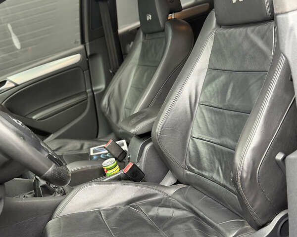 Чорний Фольксваген Гольф Р, об'ємом двигуна 2 л та пробігом 240 тис. км за 11000 $, фото 9 на Automoto.ua