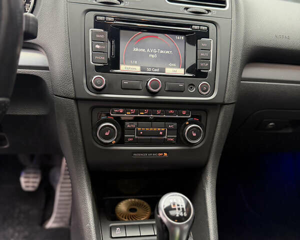 Чорний Фольксваген Гольф Р, об'ємом двигуна 2 л та пробігом 240 тис. км за 11000 $, фото 12 на Automoto.ua