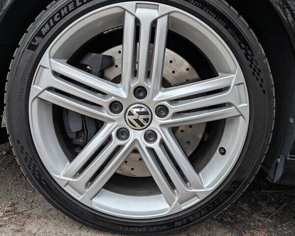 Чорний Фольксваген Гольф Р, об'ємом двигуна 2 л та пробігом 84 тис. км за 15000 $, фото 36 на Automoto.ua