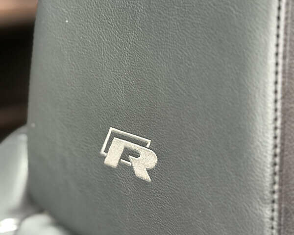 Чорний Фольксваген Гольф Р, об'ємом двигуна 2 л та пробігом 240 тис. км за 11000 $, фото 10 на Automoto.ua