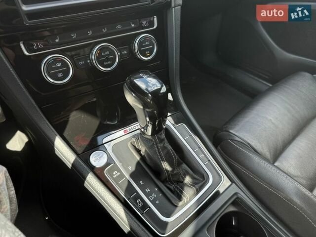 Черный Фольксваген Гольф Р, объемом двигателя 2 л и пробегом 130 тыс. км за 20000 $, фото 18 на Automoto.ua