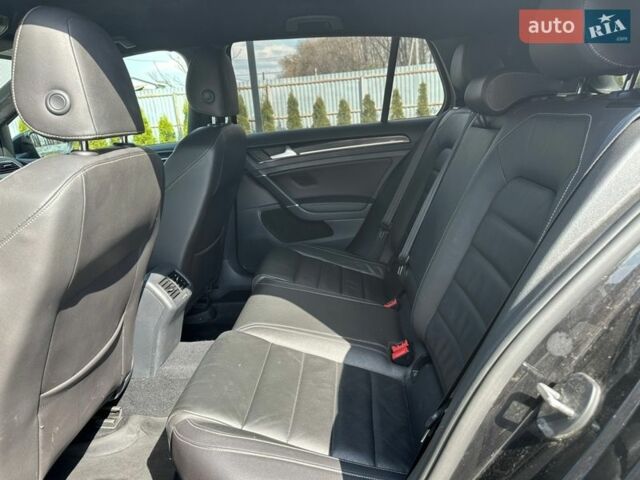 Черный Фольксваген Гольф Р, объемом двигателя 2 л и пробегом 130 тыс. км за 20000 $, фото 15 на Automoto.ua