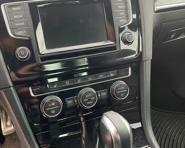 Черный Фольксваген Гольф Р, объемом двигателя 2 л и пробегом 163 тыс. км за 21000 $, фото 11 на Automoto.ua