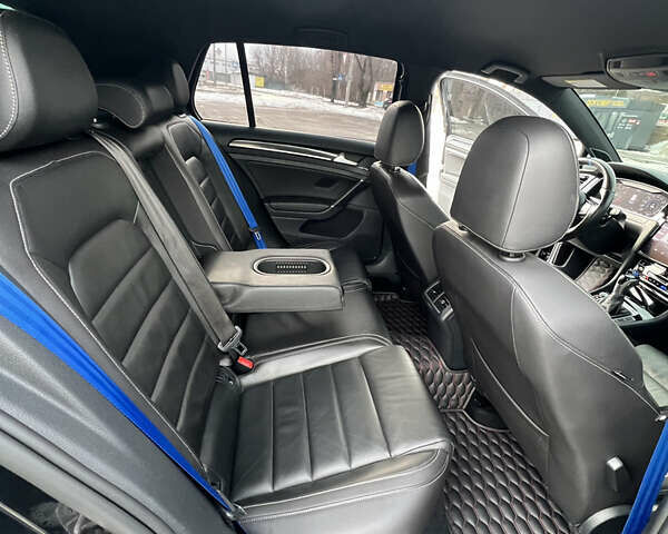 Черный Фольксваген Гольф Р, объемом двигателя 2 л и пробегом 96 тыс. км за 24500 $, фото 11 на Automoto.ua