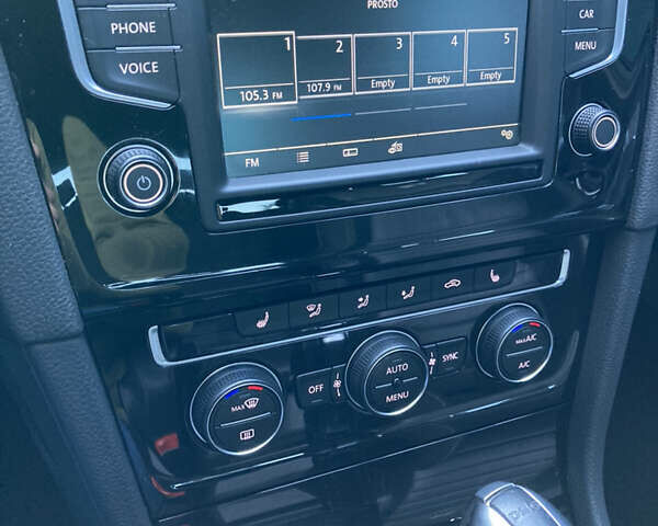 Черный Фольксваген Гольф Р, объемом двигателя 2 л и пробегом 70 тыс. км за 20700 $, фото 23 на Automoto.ua