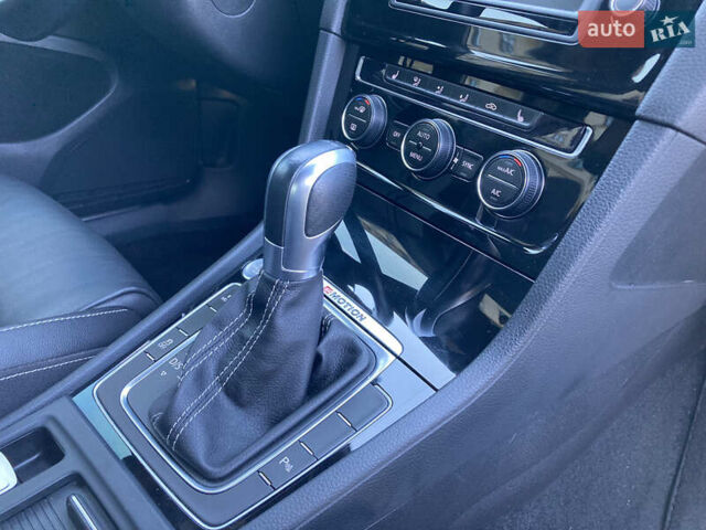 Черный Фольксваген Гольф Р, объемом двигателя 2 л и пробегом 70 тыс. км за 20700 $, фото 21 на Automoto.ua