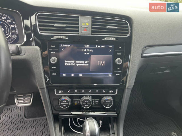 Чорний Фольксваген Гольф Р, об'ємом двигуна 2 л та пробігом 99 тис. км за 20999 $, фото 16 на Automoto.ua