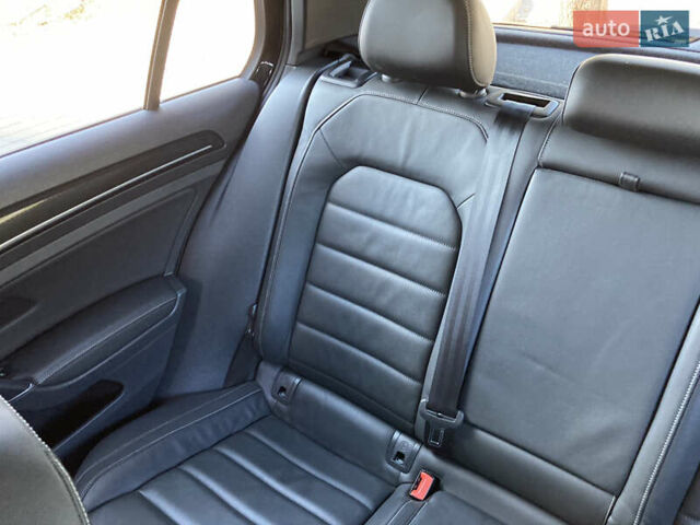 Черный Фольксваген Гольф Р, объемом двигателя 2 л и пробегом 70 тыс. км за 20700 $, фото 14 на Automoto.ua